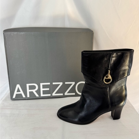 Arezzo‎ Black Heeled Boots with Glossy Finish​ - Picture 2 of 4